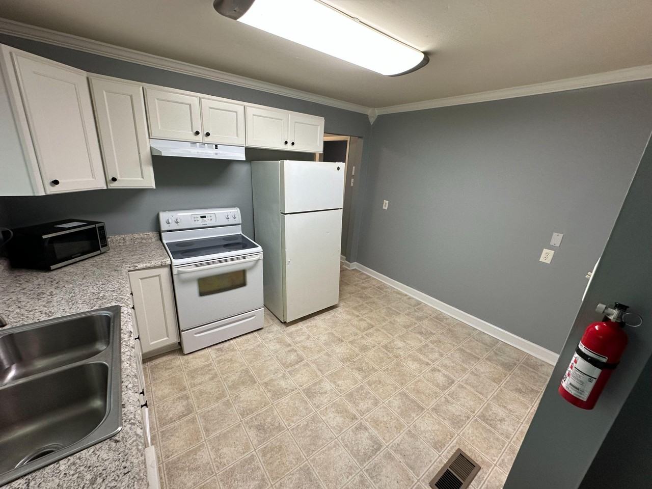 N Oak Ridge Blvd - Photo 3 of 7