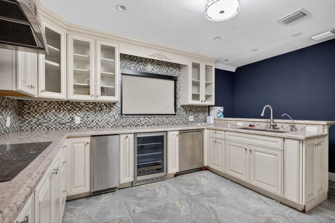 Nw 21st Ave - Photo 6 of 7