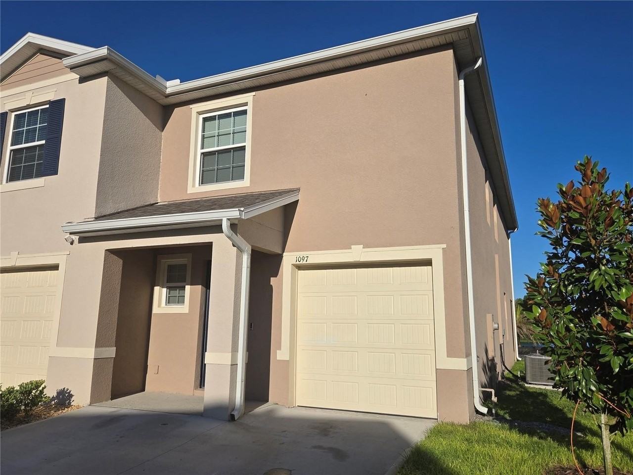 1097 Blue Jay Dr - Photo 4 of 38