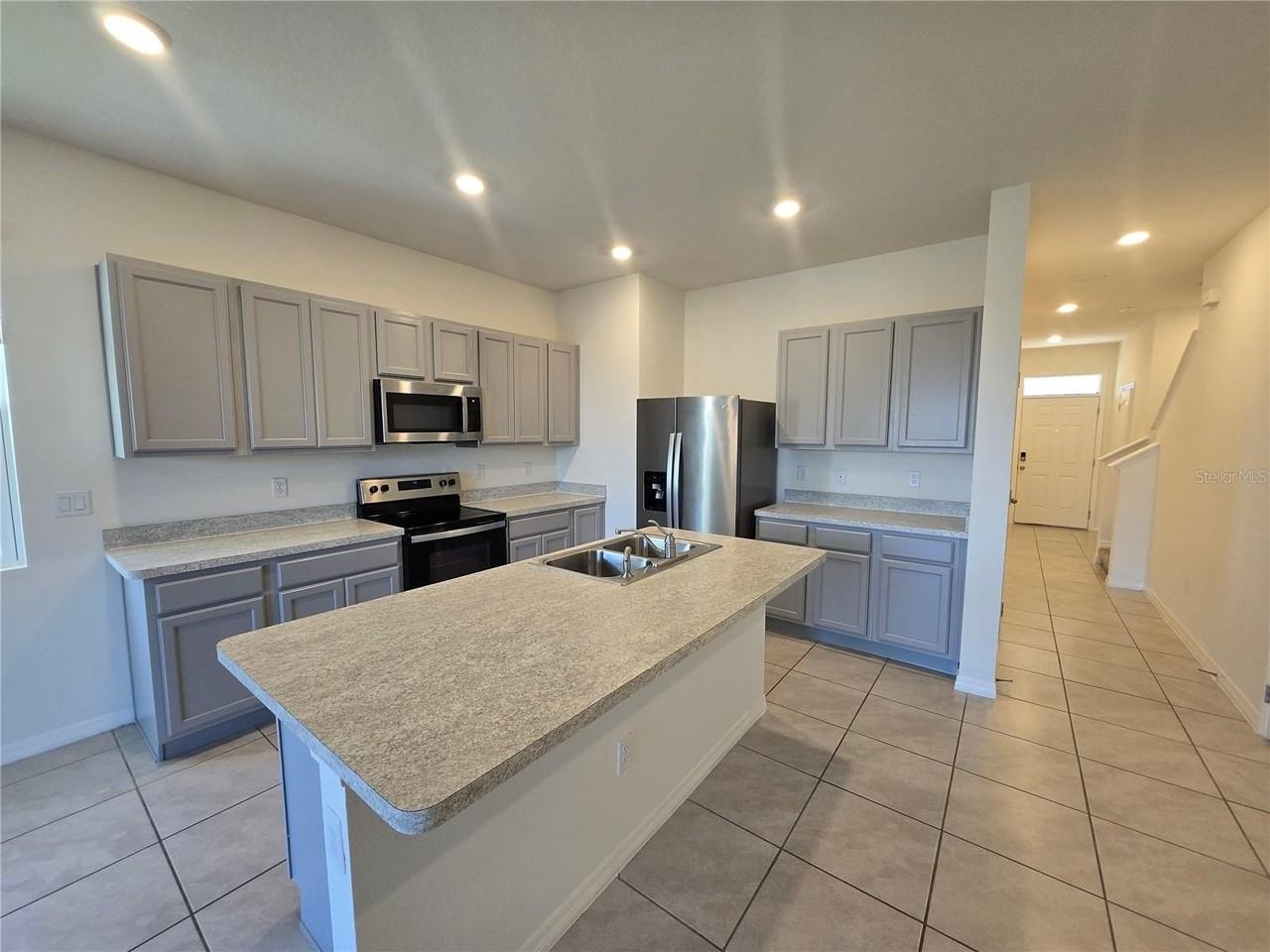 1097 Blue Jay Dr - Photo 5 of 38