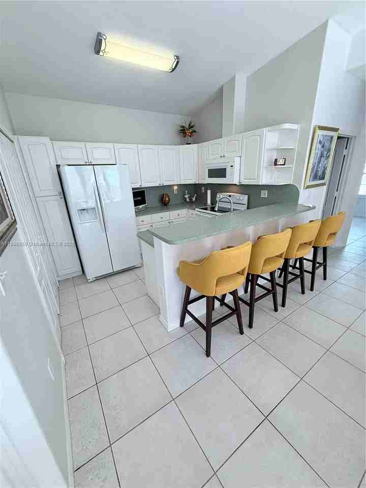 14121 Sw 168th Ln - Photo 3 of 8