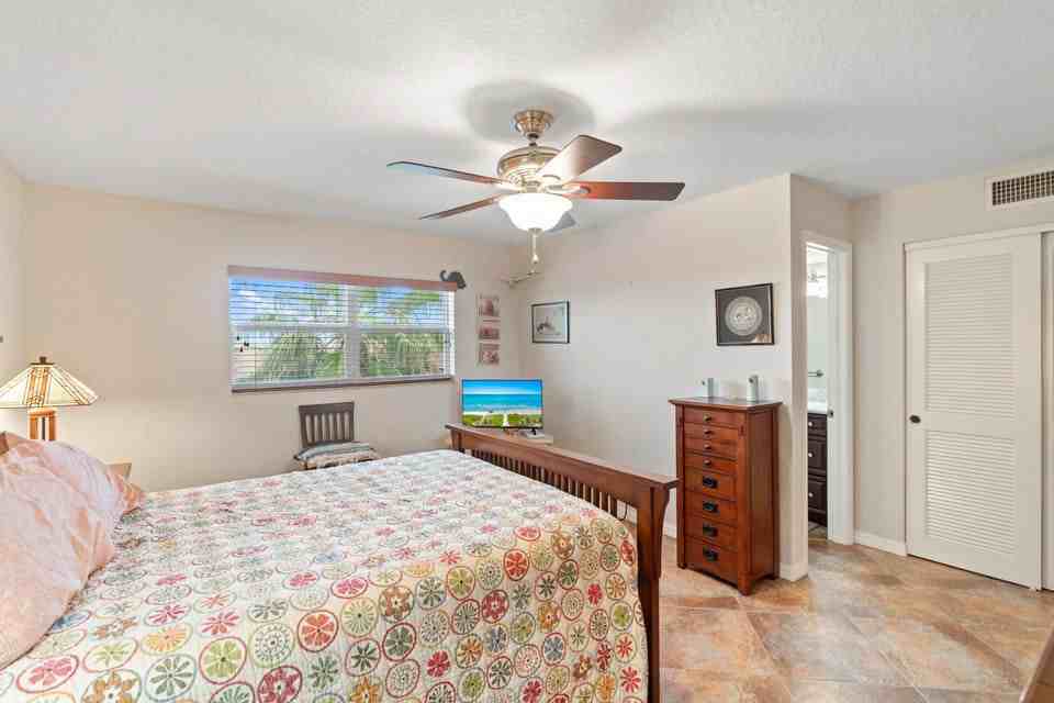 2615 Ne 1st Ct #403 - Photo 3 of 8