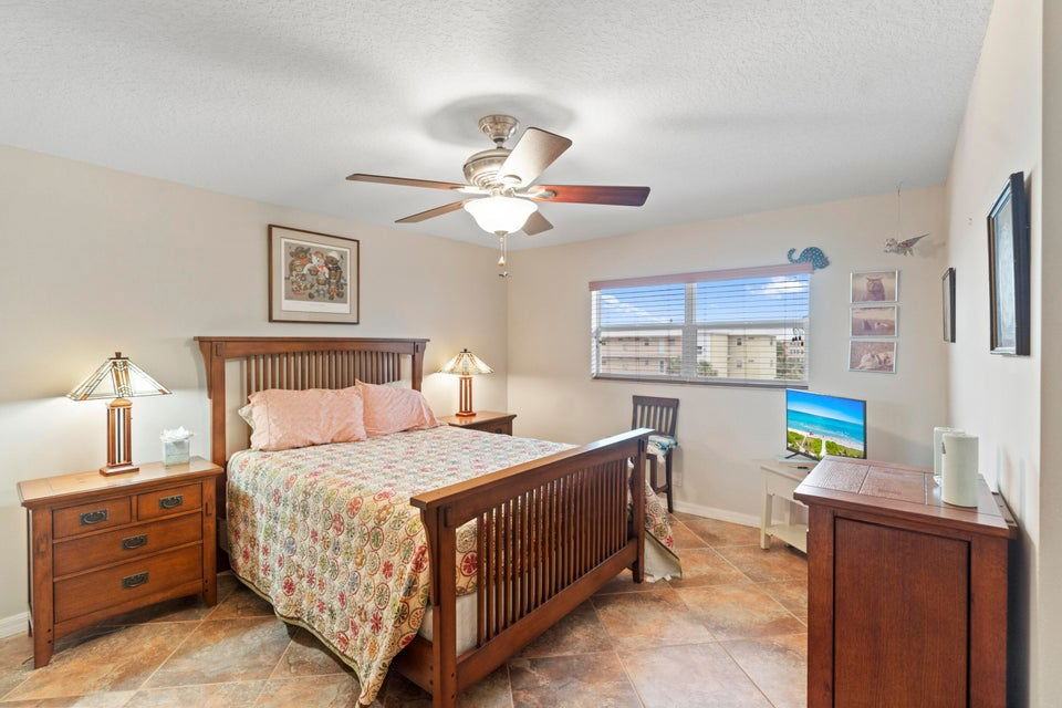 2615 Ne 1st Ct #403 - Photo 4 of 8