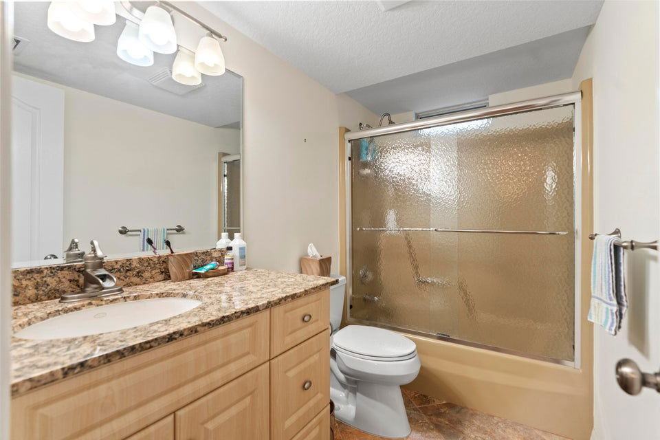 2615 Ne 1st Ct #403 - Photo 7 of 8