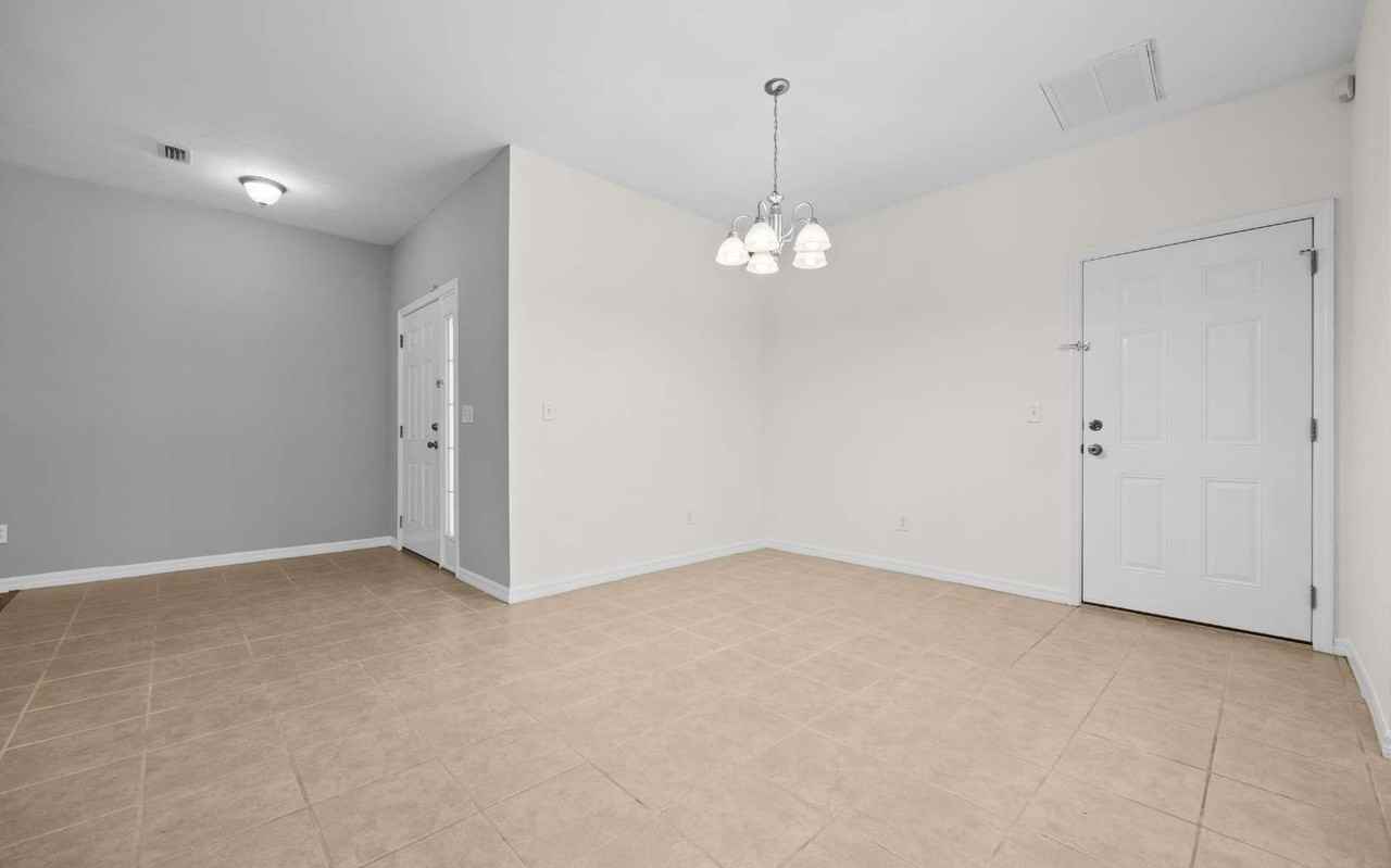 1705 Sw Paloma Ct - Photo 4 of 29