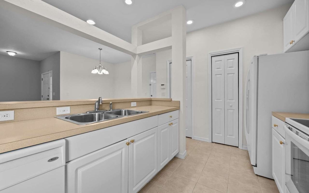 1705 Sw Paloma Ct - Photo 6 of 29