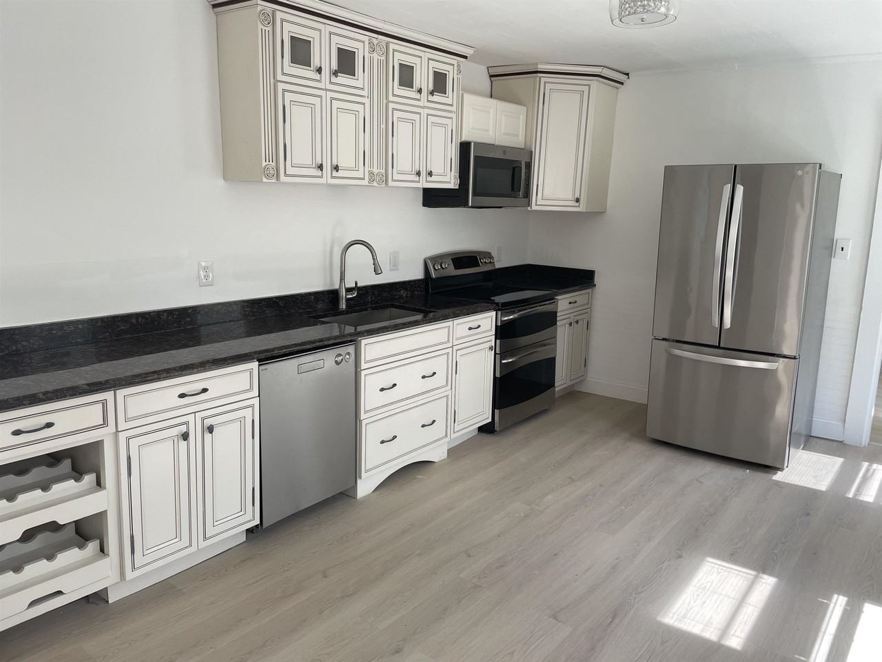 51 South St #A - Photo 3 of 35