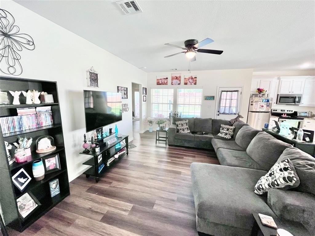 1213 W Woodard St - Photo 2 of 13