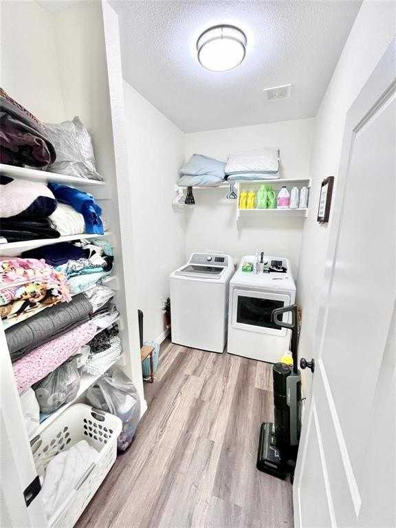 1213 W Woodard St - Photo 4 of 13