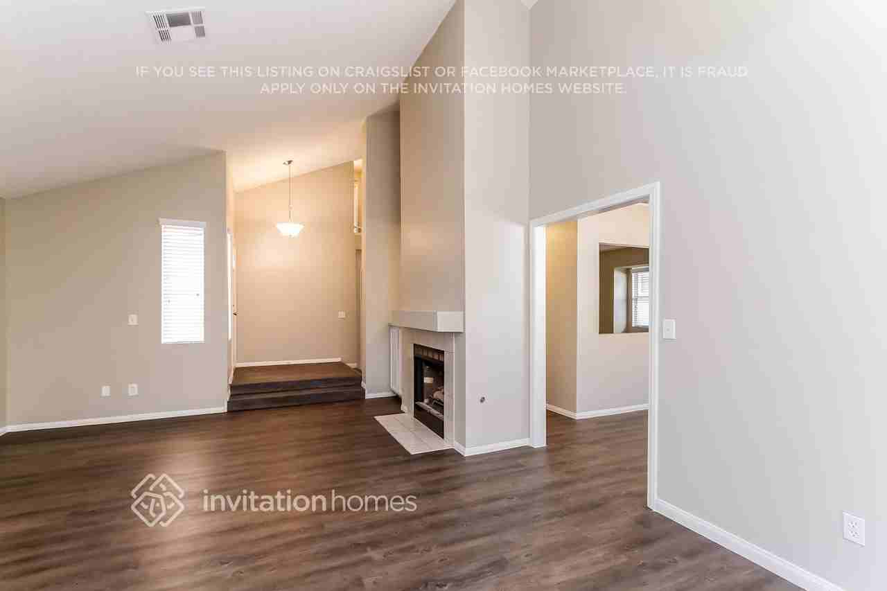 383 Cavos Way - Photo 3 of 15