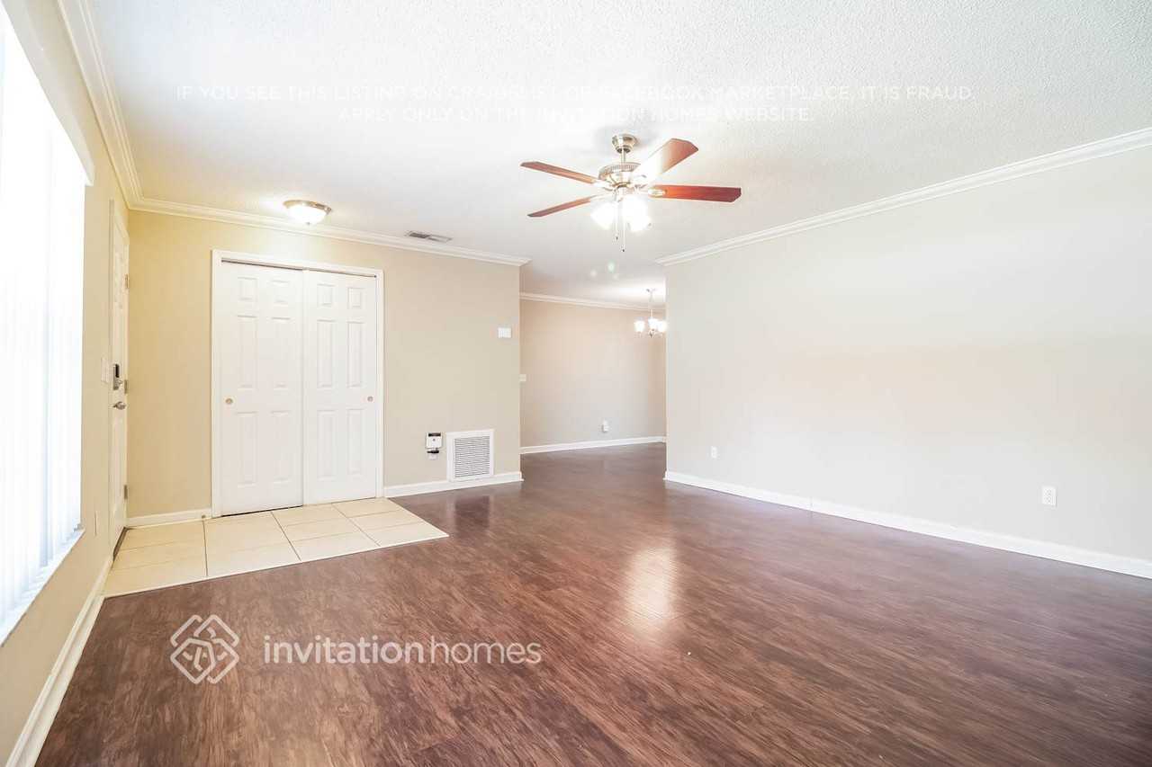 110 Centennial Dr - Photo 5 of 19