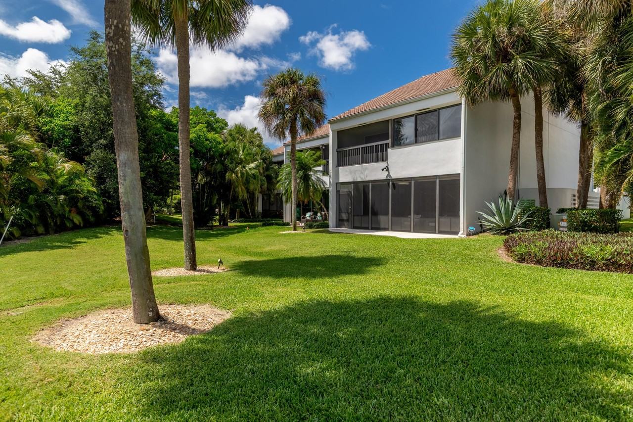 2451 Presidential Way #A - Photo 3 of 37