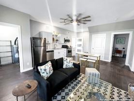 638 W Elmira St #2 - Photo 1 of 1