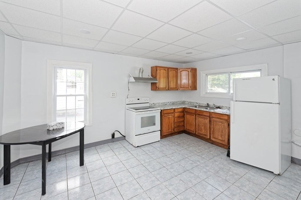 1143 Grafton St - Photo 4 of 14