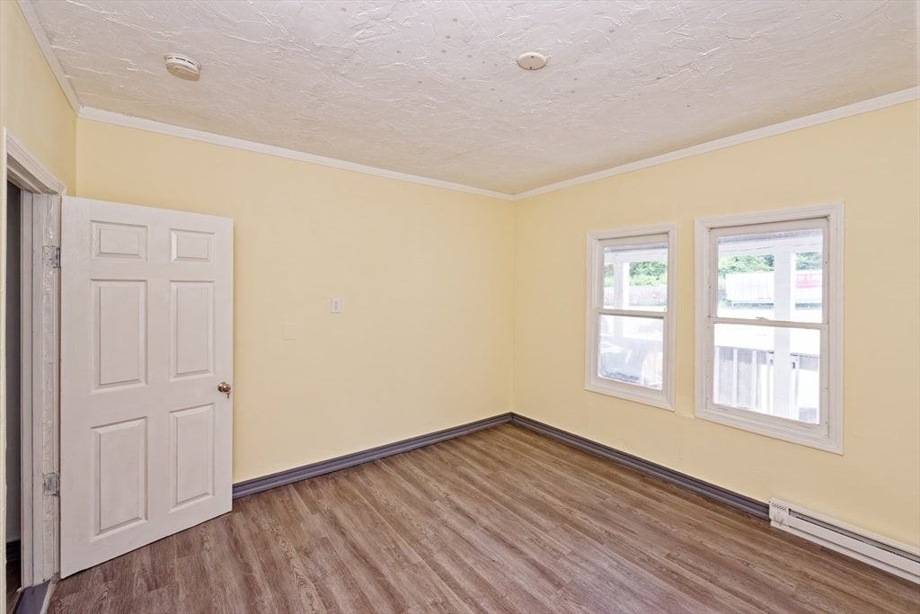 1143 Grafton St - Photo 7 of 14