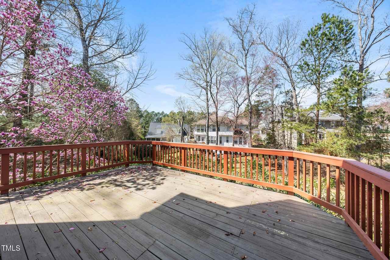 101 Palmwood Ct - Photo 5 of 50