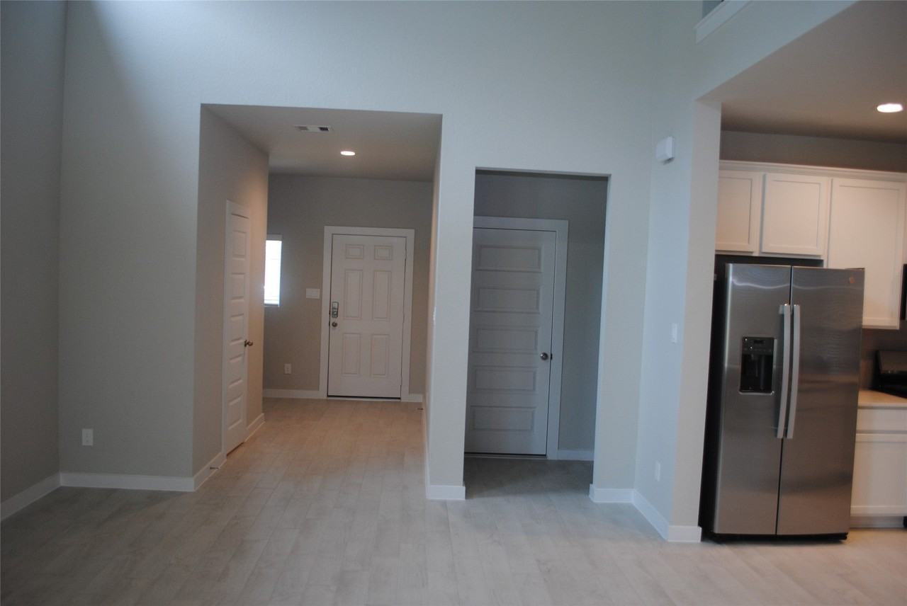 18907 Rising Mesquite St - Photo 3 of 38