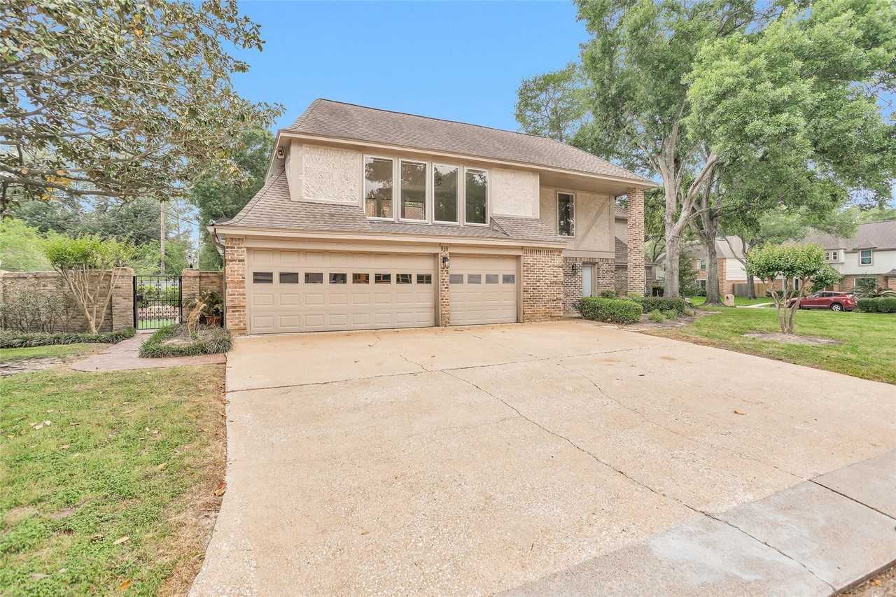 9203 Godstone Ln - Photo 4 of 35