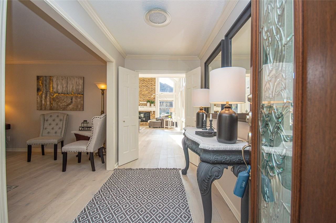 9203 Godstone Ln - Photo 5 of 35