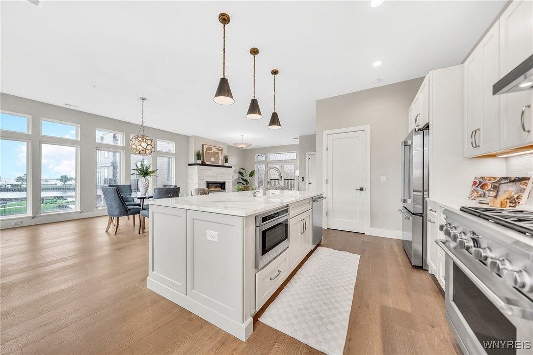 272 Lakefront Blvd - Photo 2 of 47