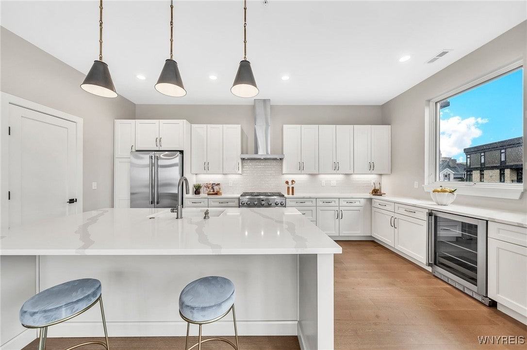 272 Lakefront Blvd - Photo 5 of 47