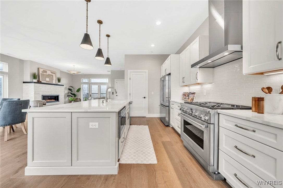 272 Lakefront Blvd - Photo 6 of 47