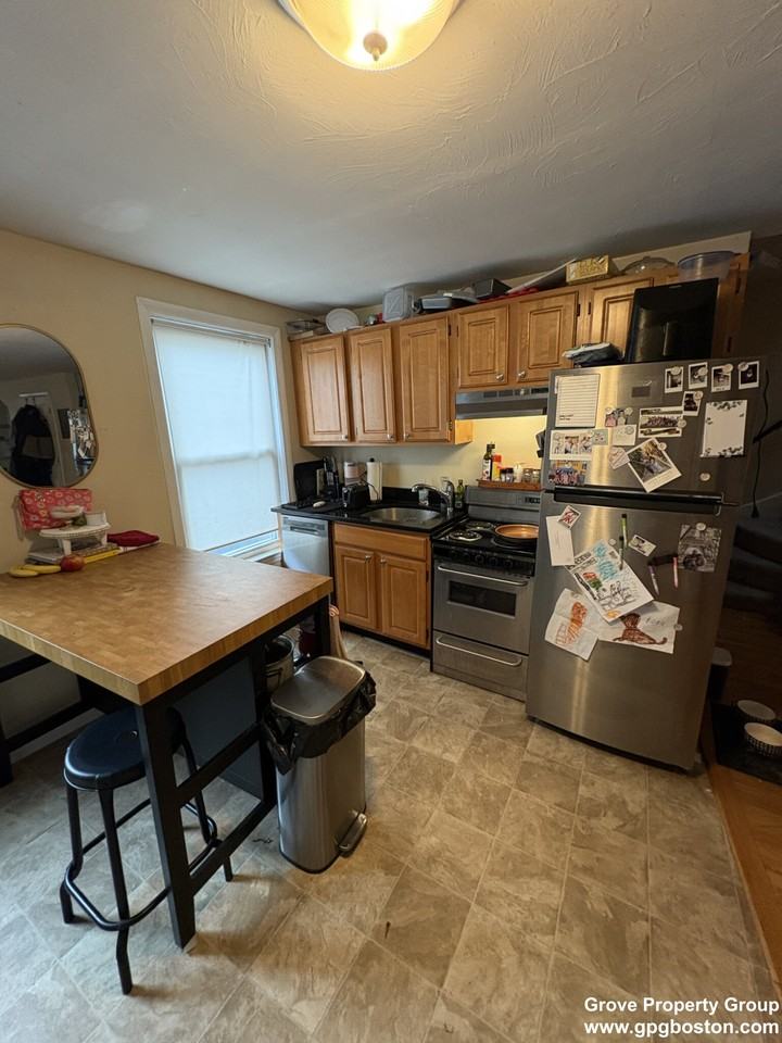 287 W 5th St #2 - Photo 5 of 11