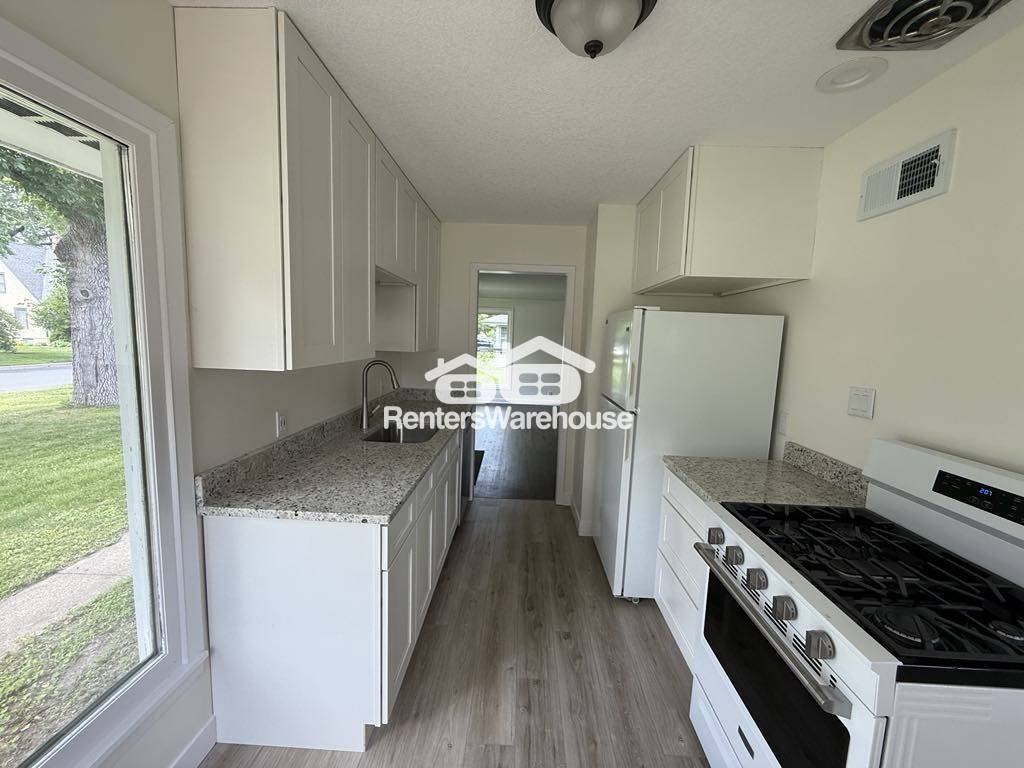 5306 Penn Ave N - Photo 2 of 15