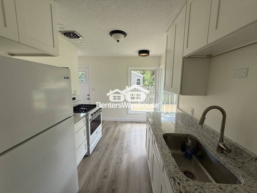 5306 Penn Ave N - Photo 3 of 15