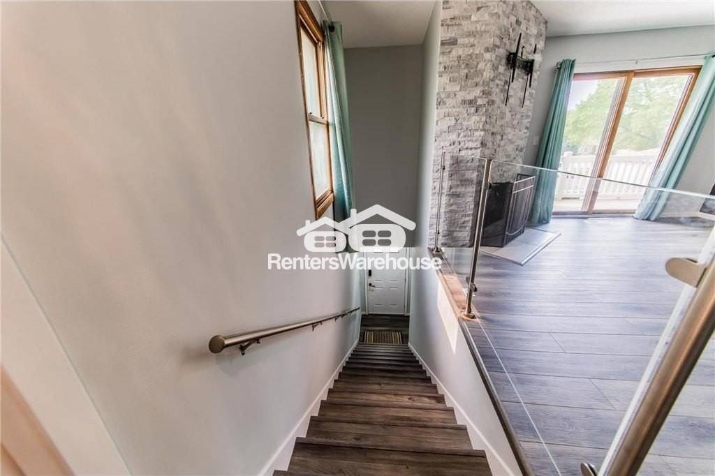 1126 E Travelers Trl - Photo 2 of 13