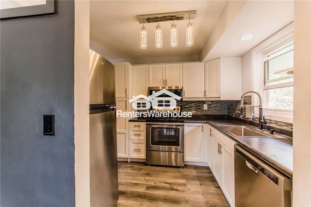 1126 E Travelers Trl - Photo 3 of 13