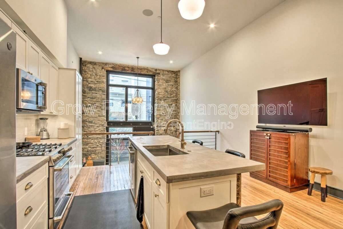 2128 E Firth St - Photo 2 of 10