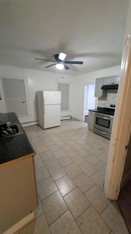 83 Lounsbury Ave #1stFL