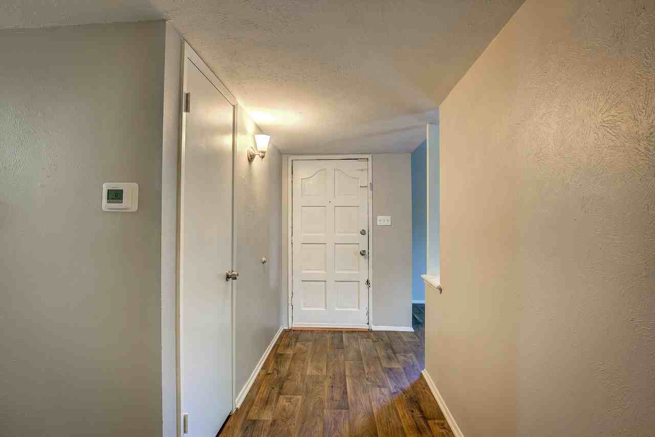 7801 Summerglen Rd - Photo 7 of 40