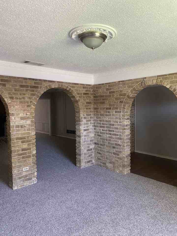 1033 Rosewood Dr - Photo 3 of 21