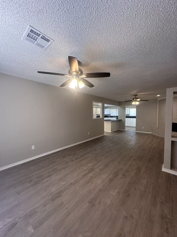 6708 Lyrewood Cir - Photo 3 of 22