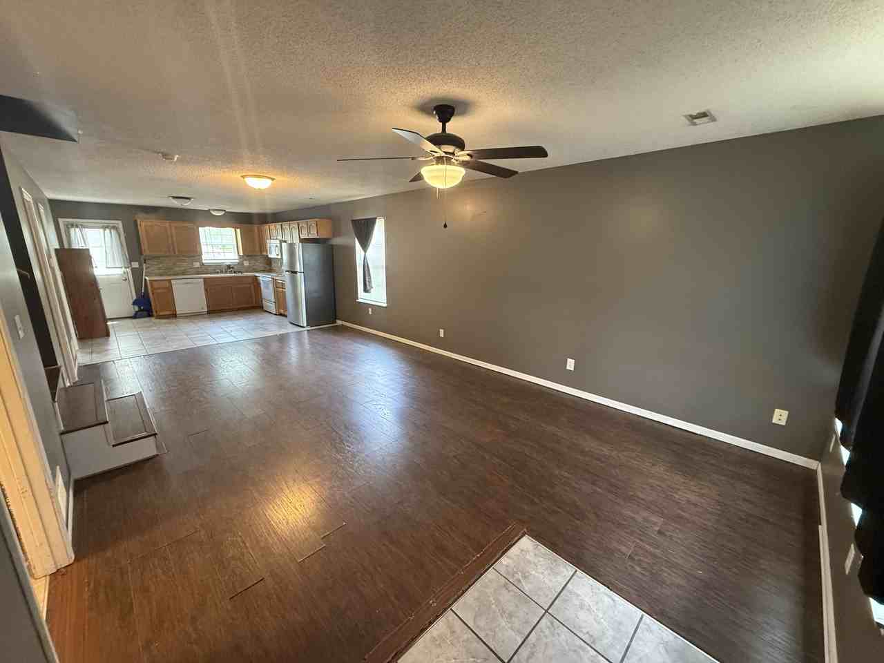 219 Truman St - Photo 2 of 10