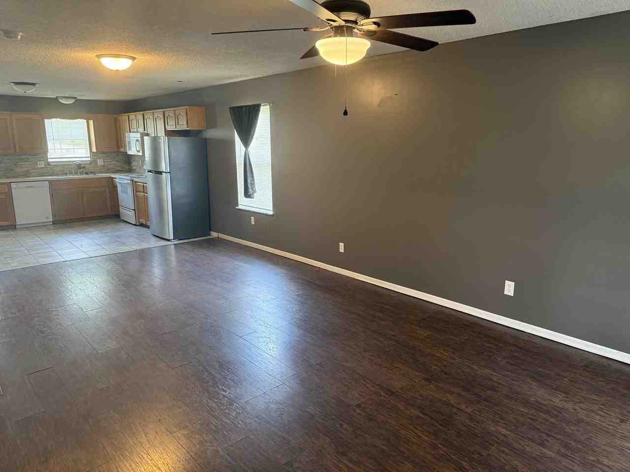 219 Truman St - Photo 3 of 10