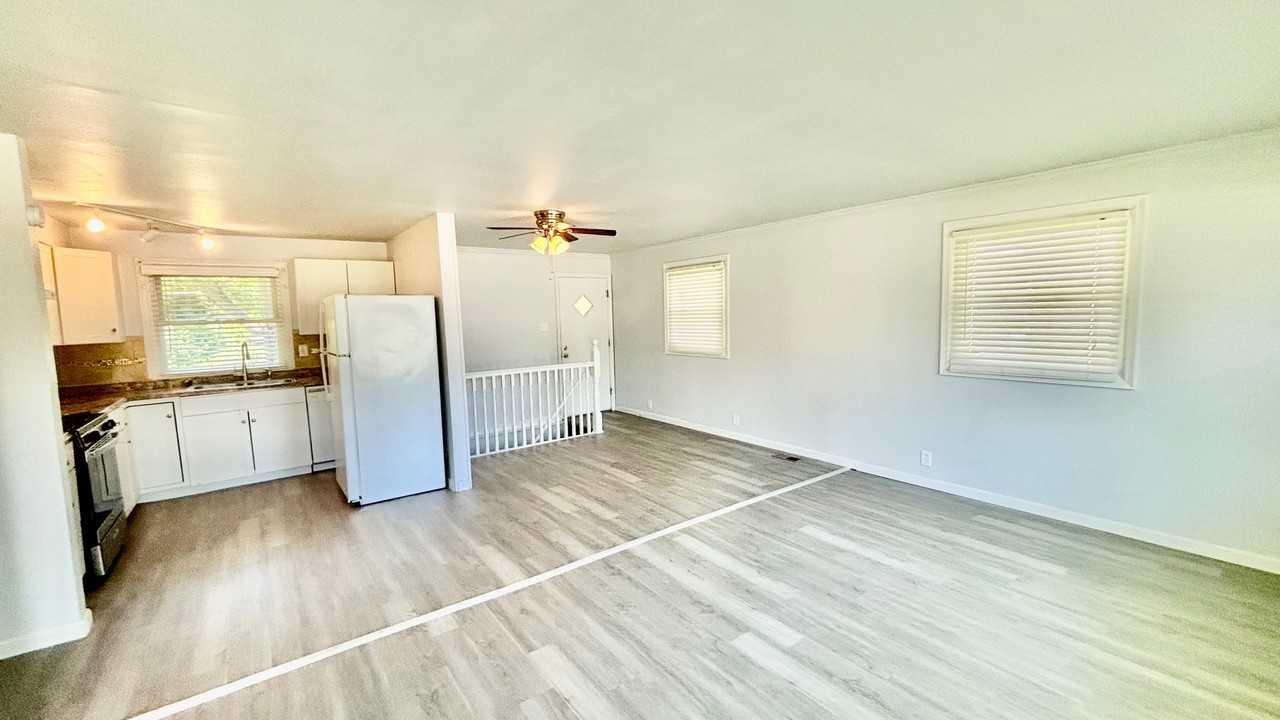 9749 Calumet Dr - Photo 3 of 20