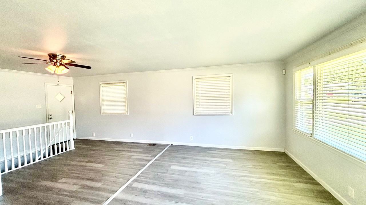 9749 Calumet Dr - Photo 5 of 20