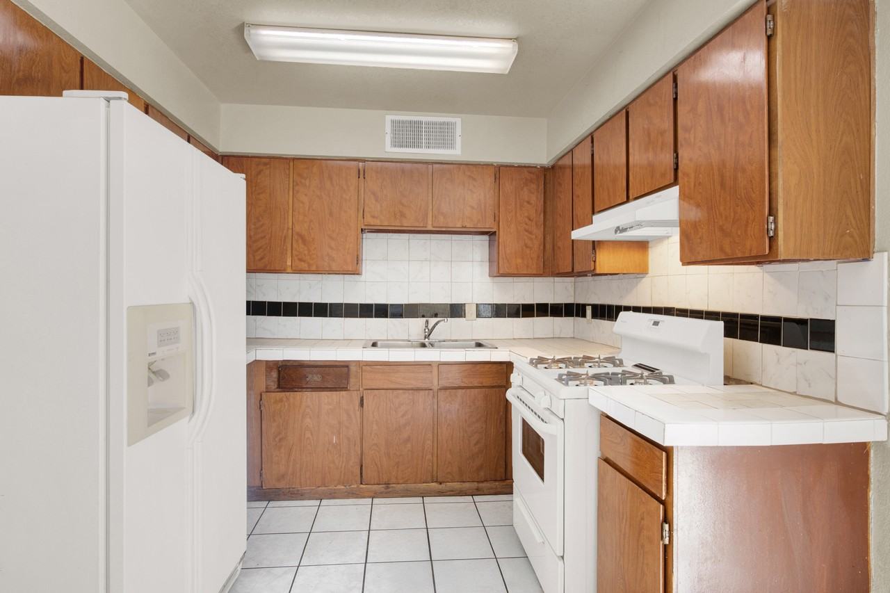 4312 Lynnann Dr - Photo 4 of 20