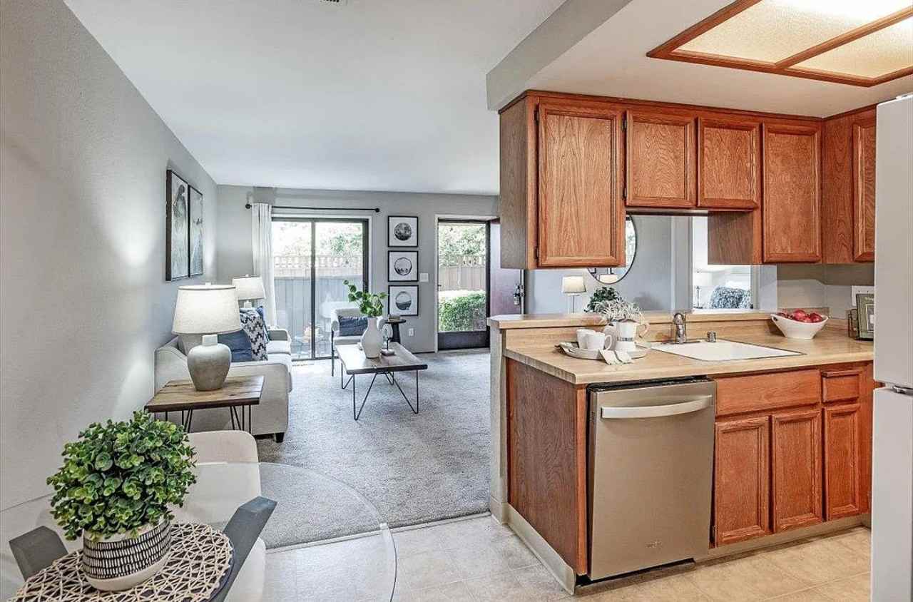 18952 Sara Park Cir - Photo 2 of 7