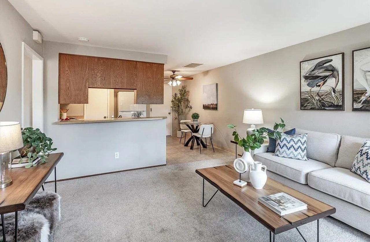 18952 Sara Park Cir - Photo 3 of 7