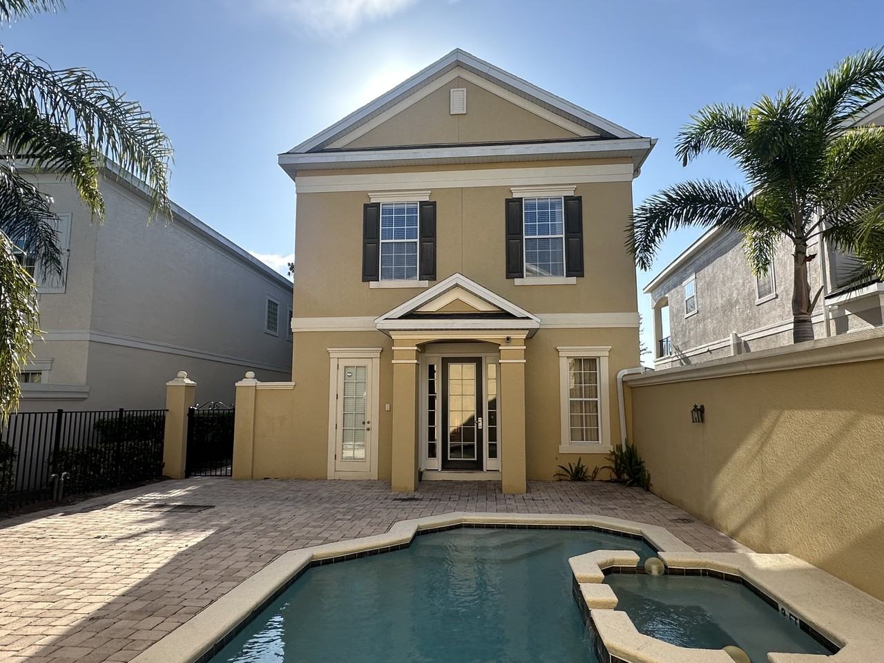 1512 Euston Dr - Photo 3 of 50