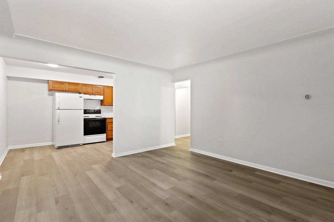 Parklane Apartments - Photo 2 of 25