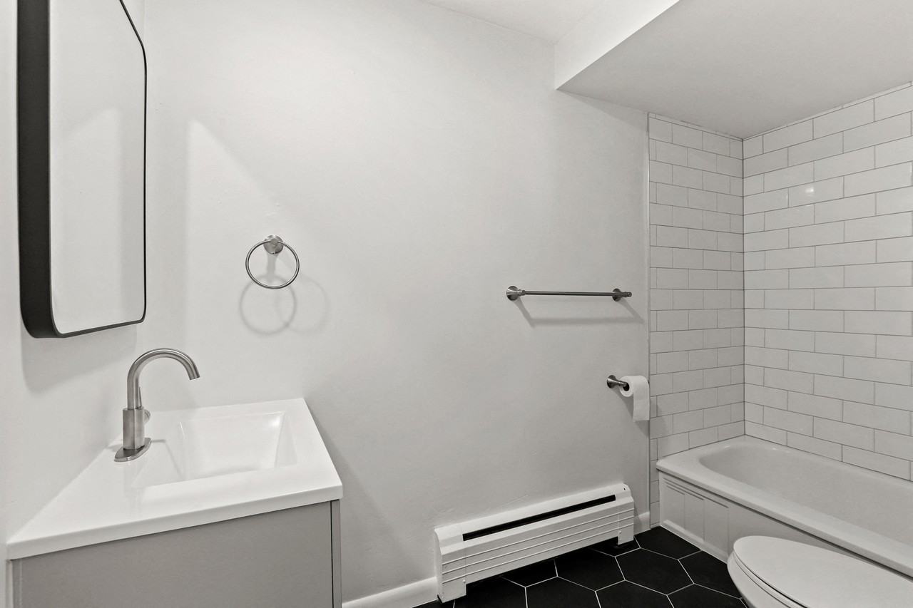 Parklane Apartments - Photo 6 of 25