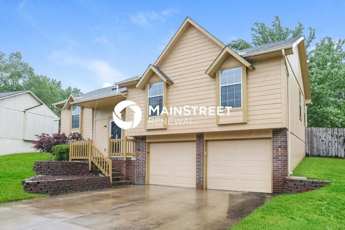 406 Huntington Dr S - Photo 2 of 17