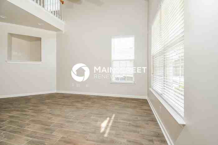 5433 Sky Hill Dr - Photo 3 of 17