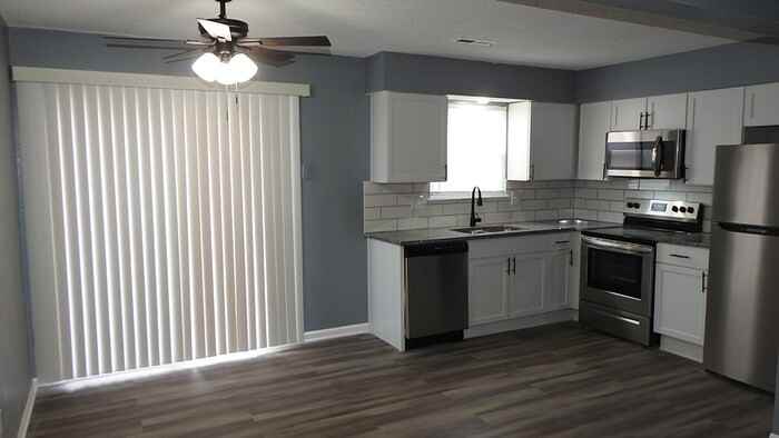 219 Ne Cedar Ct - Photo 3 of 22