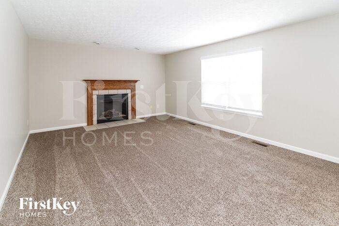 83 Bayberry Ln - Photo 3 of 15